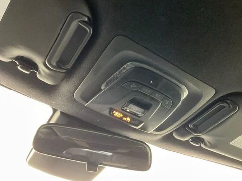 Used 2025 Toyota Corolla SE image 20