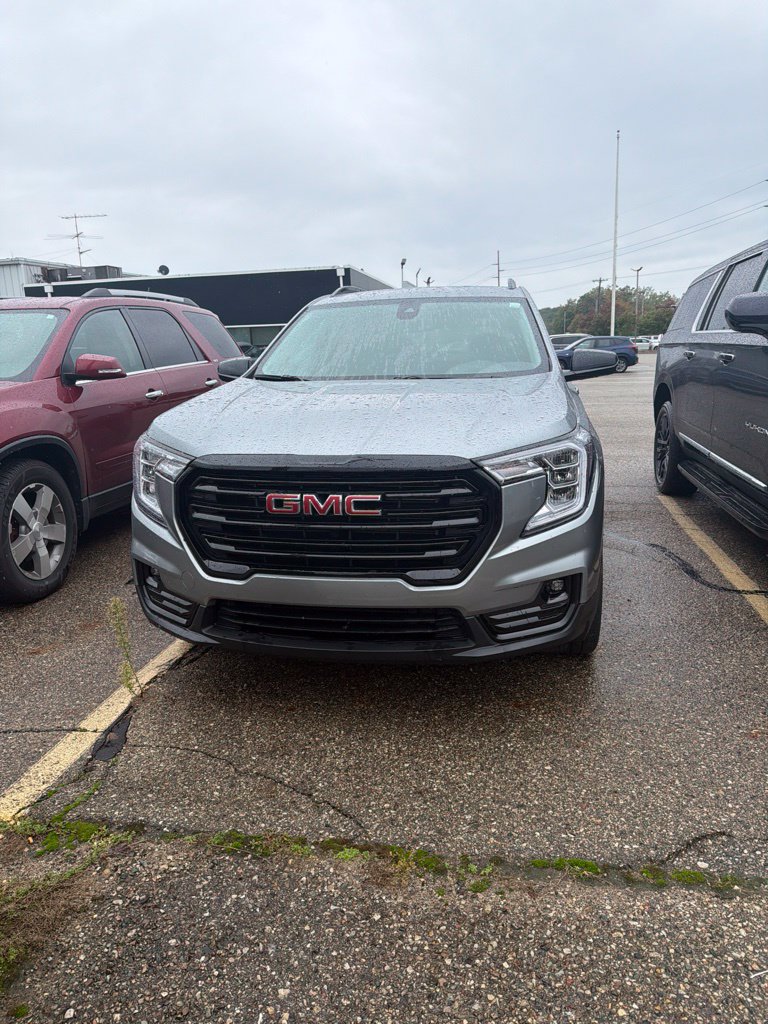 Used 2023 GMC Terrain SLT w/ Elevation Edition AWD/4WD image 2