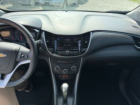 Used 2018 Chevrolet Trax LT w/ LT Convenience Package image 20