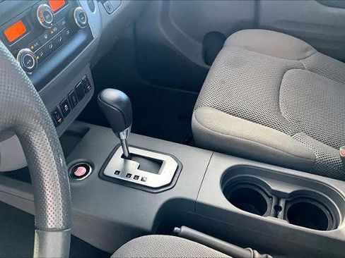 Certified 2021 Nissan Frontier SV w/ Midnight Edition Floor Mats image 16