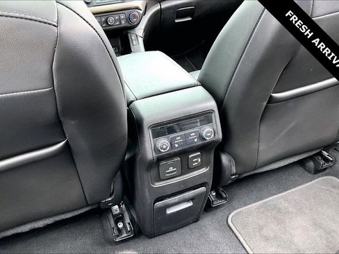 Used 2019 GMC Acadia Denali w/ Technology Package FWD image 10