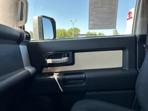 Used 2008 Toyota FJ Cruiser 4WD image 28