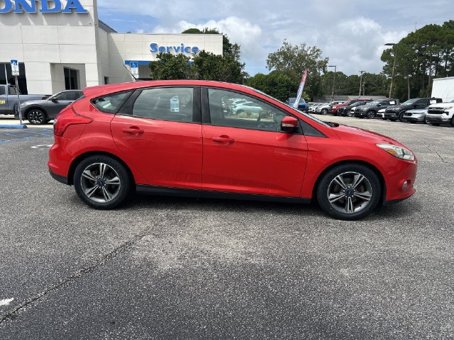 Used 2014 Ford Focus SE w/ SE Sport Package FWD image 3