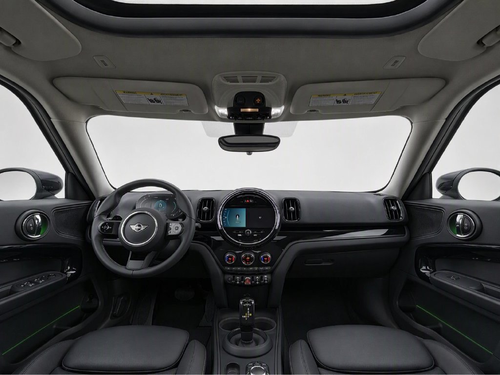 Used 2024 MINI Cooper Countryman S w/ Premium Package FWD image 28