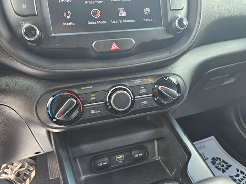 Used 2023 Kia Soul LX w/ Option Group 015 FWD image 28