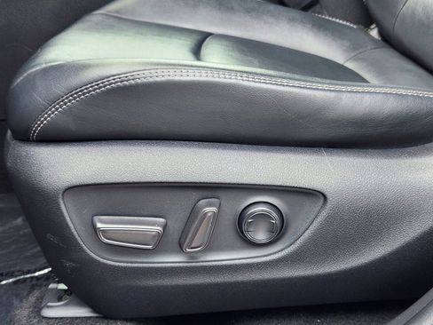 Used 2021 Toyota RAV4 XLE Premium image 6