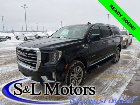Used 2023 GMC Yukon XL SLT image 3