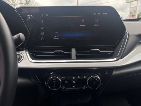 Used 2025 Chevrolet Trax LT w/ LT Convenience Package FWD image 20