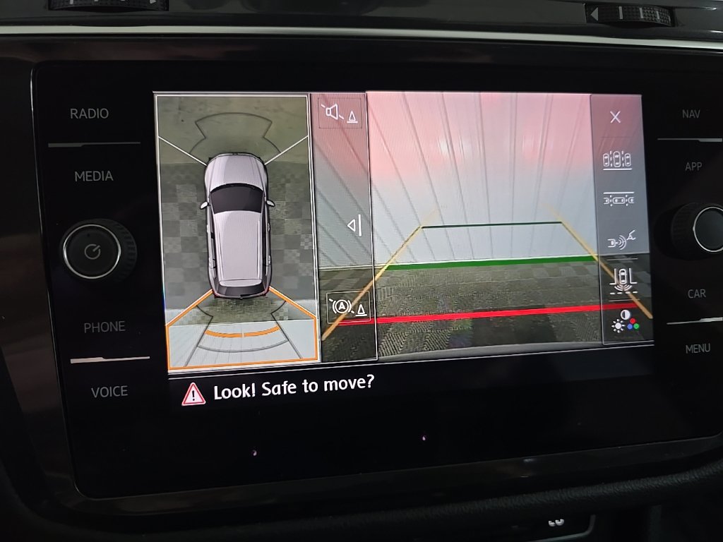Used 2018 Volkswagen Tiguan SEL Premium AWD/4WD image 24