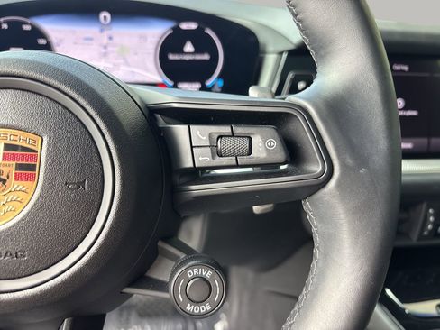 Used 2025 Porsche Cayenne E-Hybrid Coupe image 30