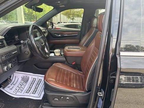 Used 2023 GMC Yukon XL Denali Ultimate image 7