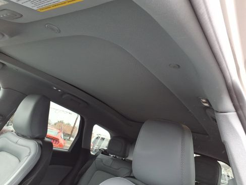 Used 2022 Lincoln Corsair AWD w/ Premium Package image 15