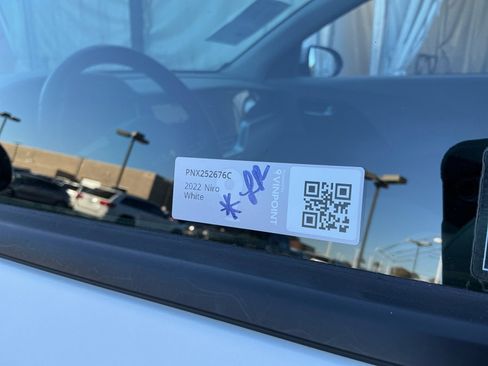 Used 2022 Kia Niro EX Premium image 25