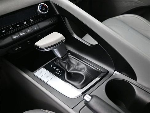 Used 2023 Hyundai Elantra SEL image 33