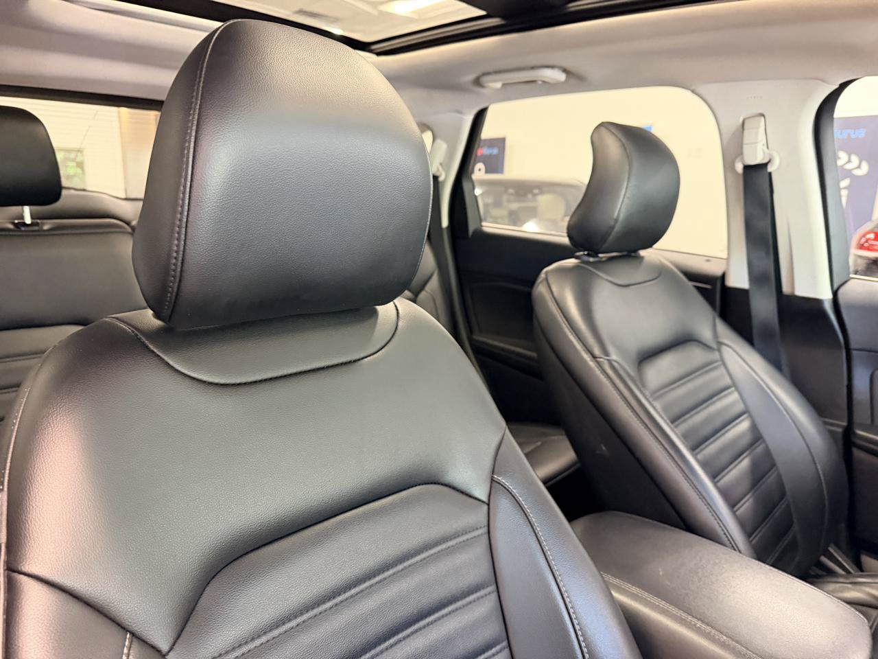 Used 2019 Ford Edge SEL w/ Equipment Group 201A AWD/4WD image 25