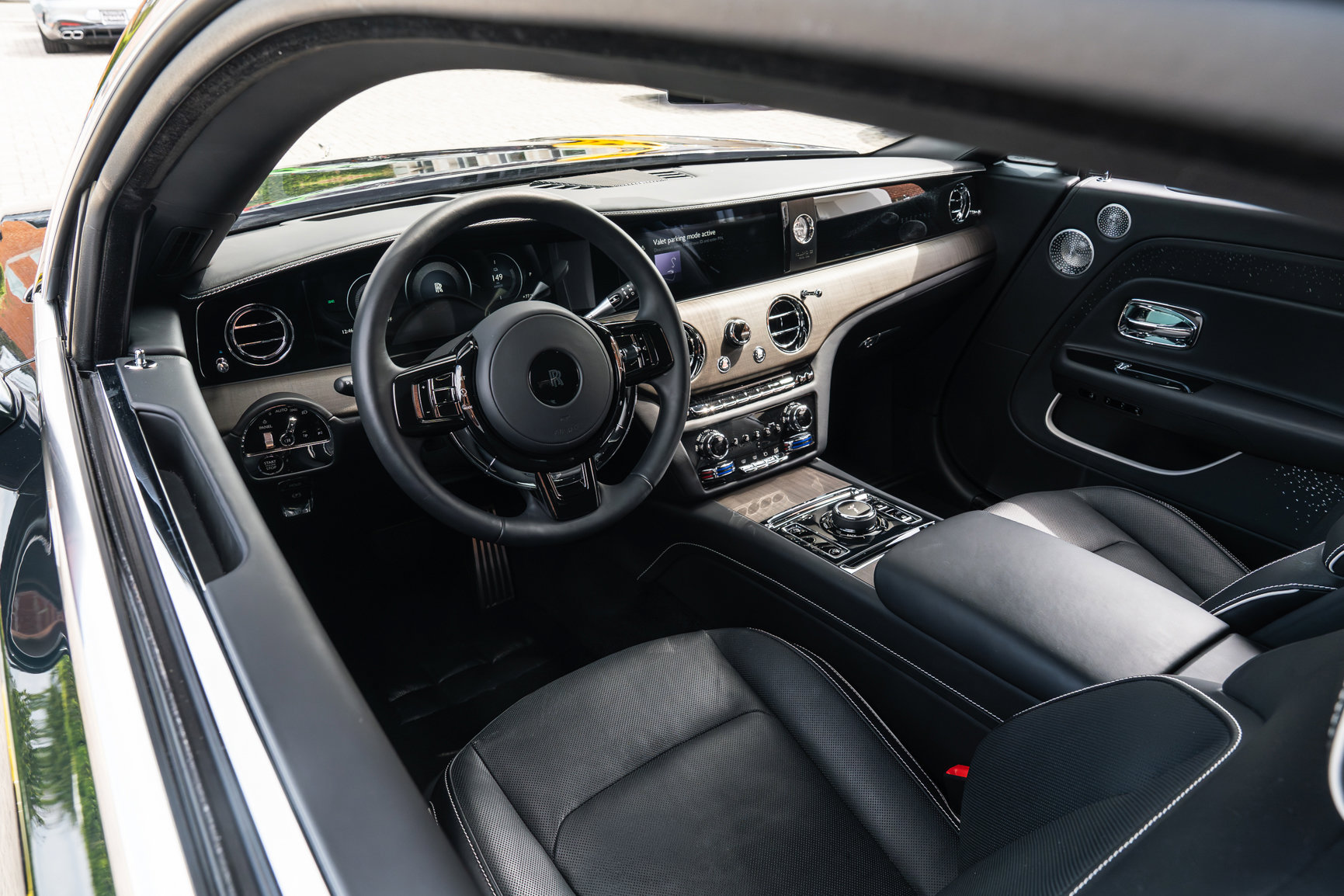 Used 2024 Rolls-Royce Spectre w/ Spectre Launch Package AWD/4WD image 18
