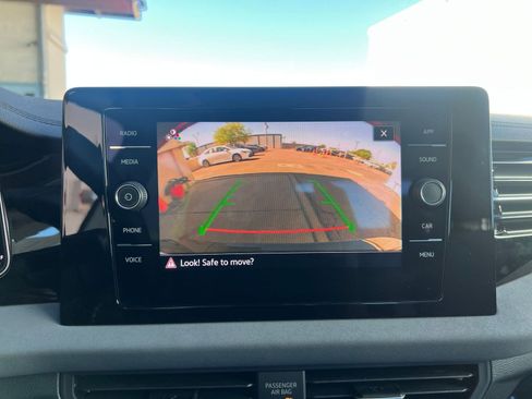 Used 2025 Volkswagen Jetta SE image 17