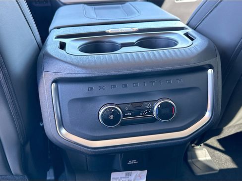 New 2026 Ford Expedition Active image 18