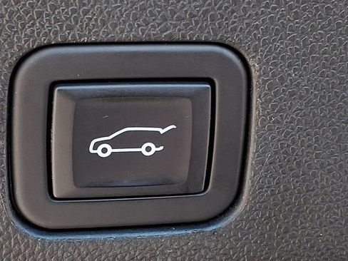 Used 2023 Chevrolet Suburban Premier AWD/4WD image 24