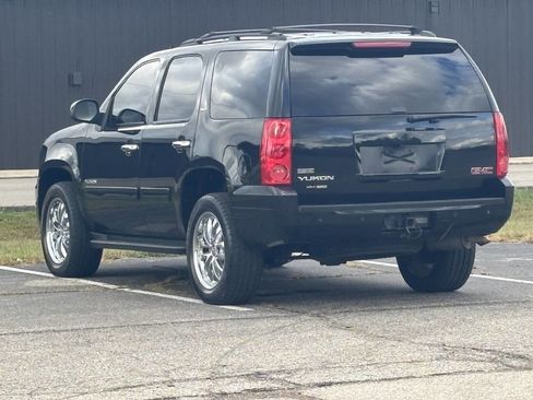 Used 2011 GMC Yukon SLT w/ SLT-2 Equipment Package image 6