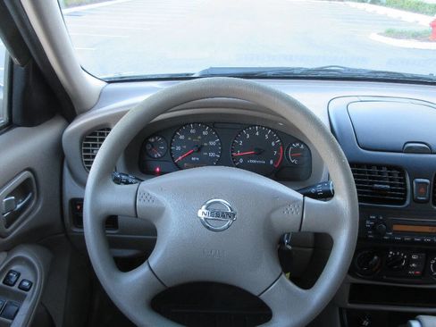 Used 2004 Nissan Sentra S image 27