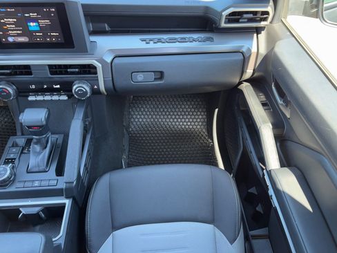 Used 2025 Toyota Tacoma TRD Off-Road image 15