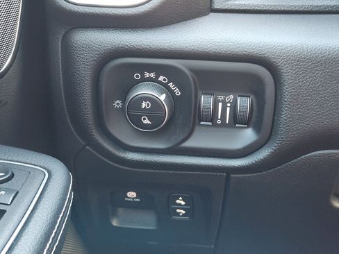 Used 2024 RAM 1500 Laramie AWD/4WD image 22