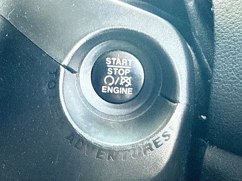 Used 2016 Jeep Renegade Latitude image 9