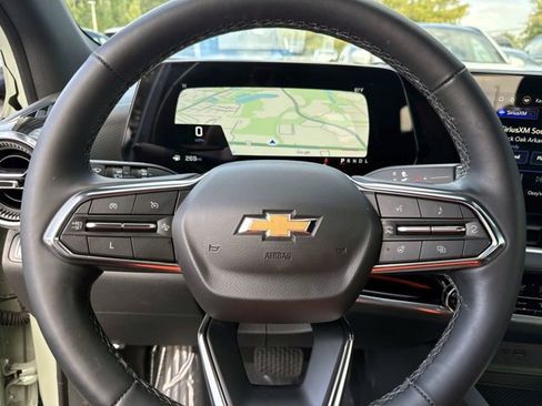 Used 2025 Chevrolet Equinox LT FWD image 26