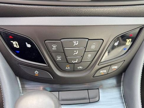 Used 2019 Buick Envision Essence AWD/4WD image 29