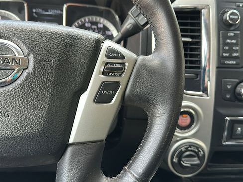 Used 2018 Nissan Titan SV w/ SV Convenience Package image 17