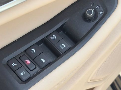Used 2025 Jeep Grand Cherokee Limited RWD image 20