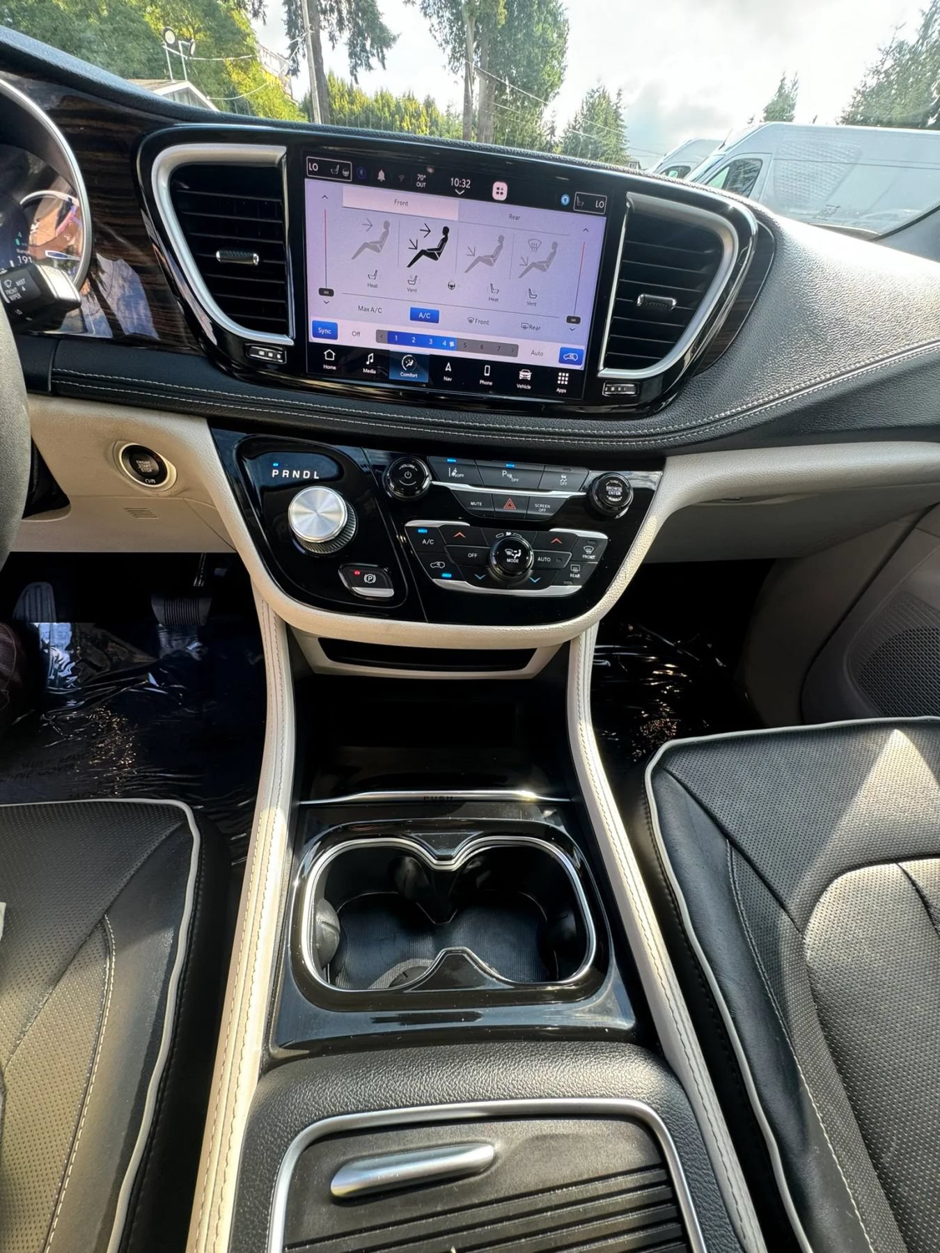 Used 2023 Chrysler Pacifica Limited FWD image 19