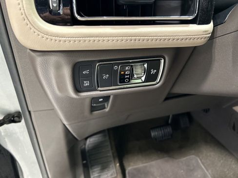 Certified 2022 Lincoln Nautilus Reserve image 13