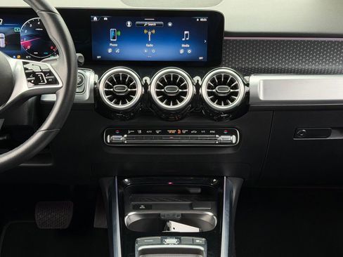 Certified 2024 Mercedes-Benz GLB 250 4MATIC image 5