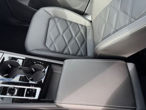 New 2026 Volkswagen Atlas SE image 14