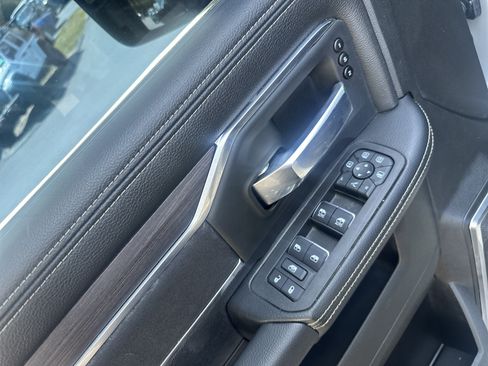 Used 2026 RAM 2500 Laramie AWD/4WD image 17