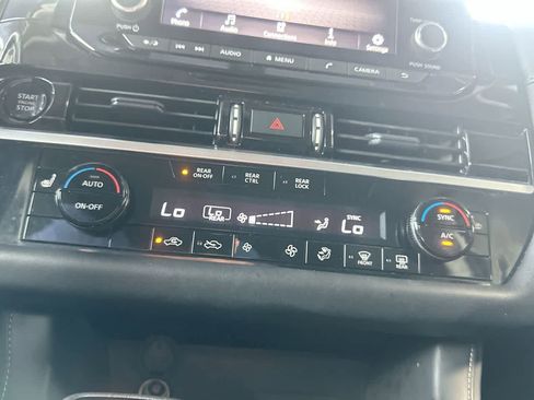 Used 2025 Nissan Pathfinder SV AWD/4WD image 20