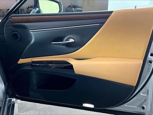 Used 2025 Lexus ES 350 image 22