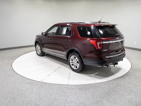 Used 2018 Ford Explorer XLT w/ Equipment Group 202A AWD/4WD image 33