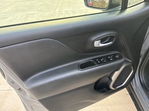 Used 2021 Jeep Renegade Limited w/ Luxury Group II image 17