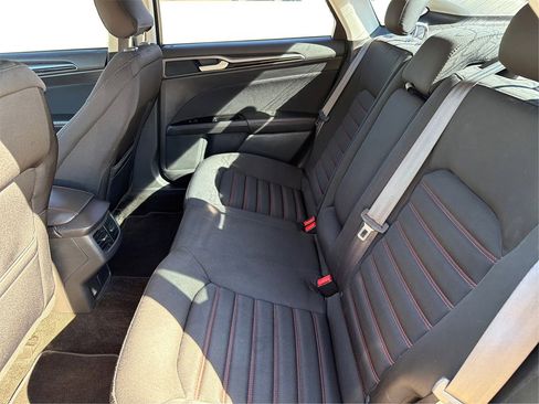 Used 2015 Ford Fusion SE image 11