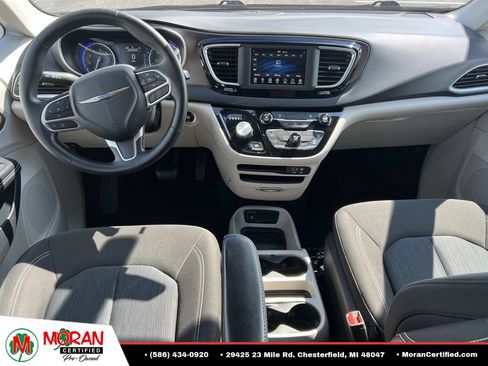 Used 2020 Chrysler Voyager LX FWD image 13