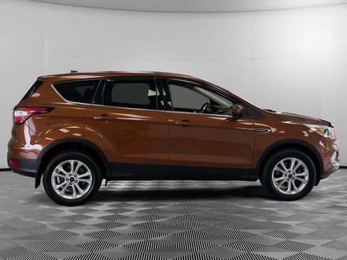 Used 2017 Ford Escape SE image 8