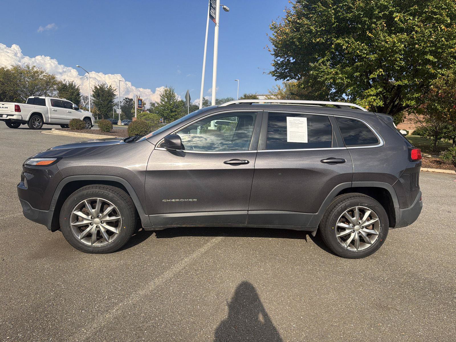 Used 2018 Jeep Cherokee Limited AWD/4WD image 11