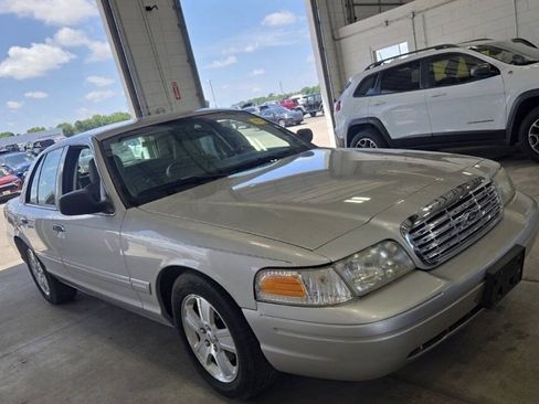 Used 2008 Ford Crown Victoria LX RWD image 2