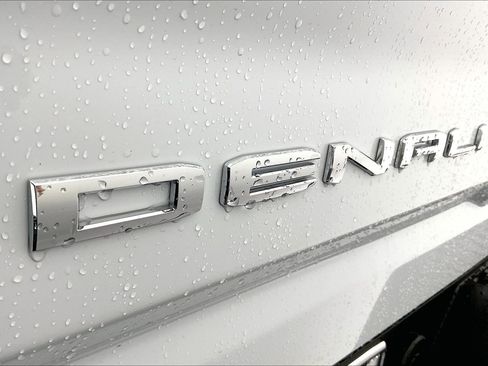 New 2026 GMC Sierra 2500 Denali w/ Denali Reserve Package image 17