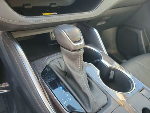 Used 2023 Toyota Highlander Limited image 25