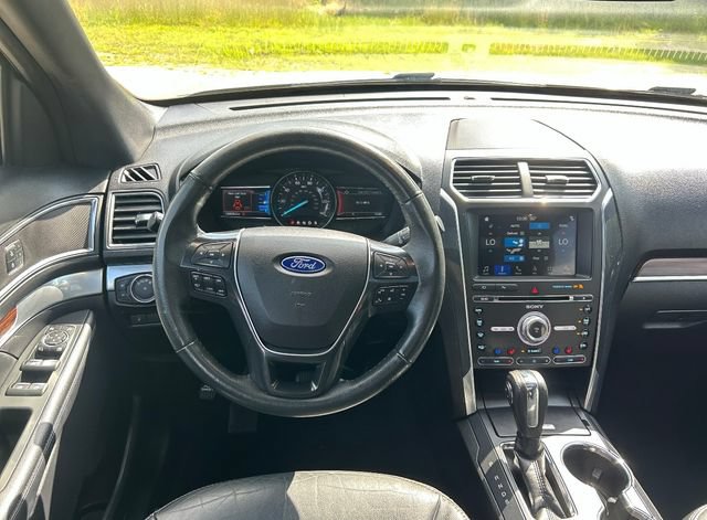 Used 2018 Ford Explorer Limited AWD/4WD image 17
