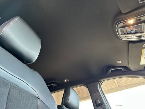 New 2025 Jeep Grand Cherokee L Laredo image 19